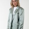 Colourful Rebel Pakken | Gemma Satin Blazer|Soft Green